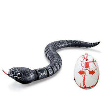 Load image into Gallery viewer, Infrared Remote Control Animal Insect Toys Simulation snake bee,Electronic robot toy for cat dog, Halloween Prank Funny Toys - Ole Misc.